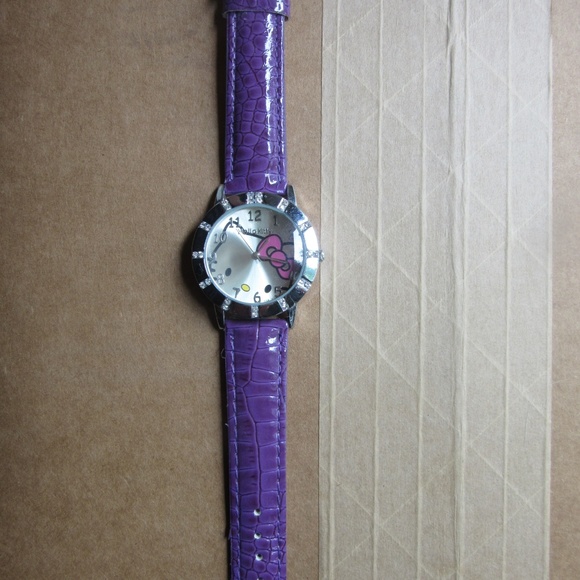 Adorable Hello Kitty Watch - Picture 2 of 4
